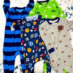 Sold——Carters pijamas for 3 year old boy
